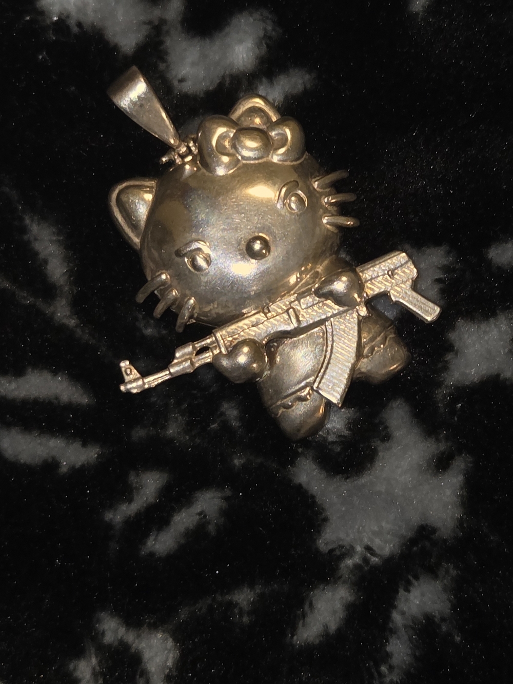Hello Kitty Pendant with Rifle Charm - Picture 3 of 3